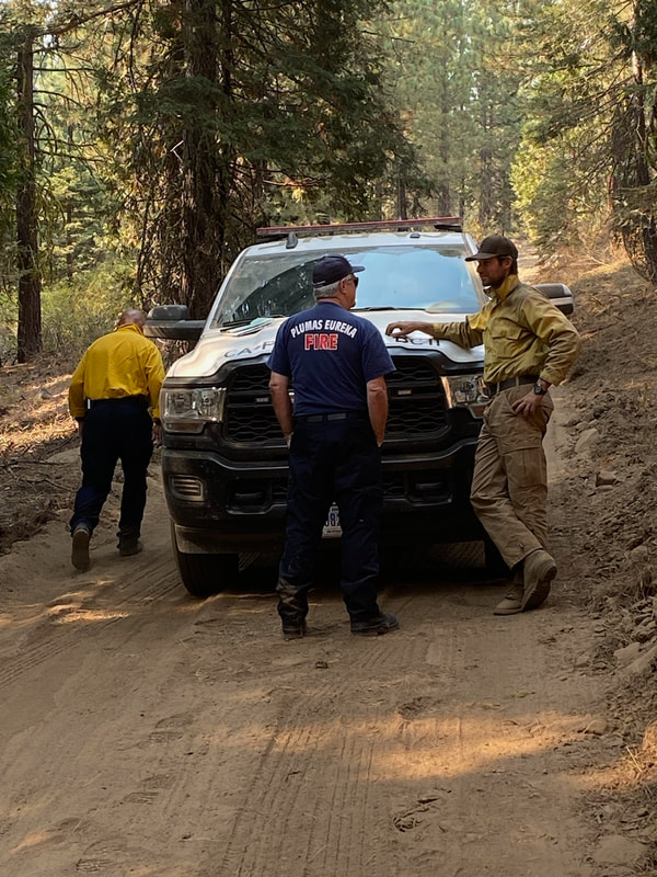 Fire Chief talking with Forest service